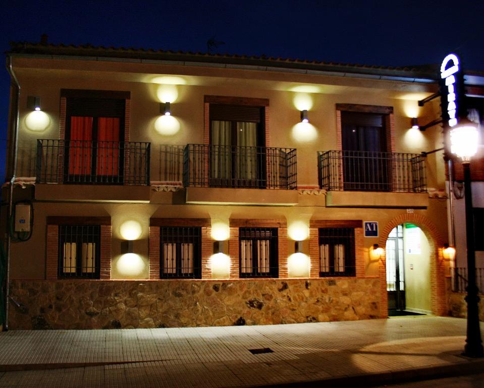 Apartamentos Turisticos Mirayuste Guadalupe  Dış mekan fotoğraf