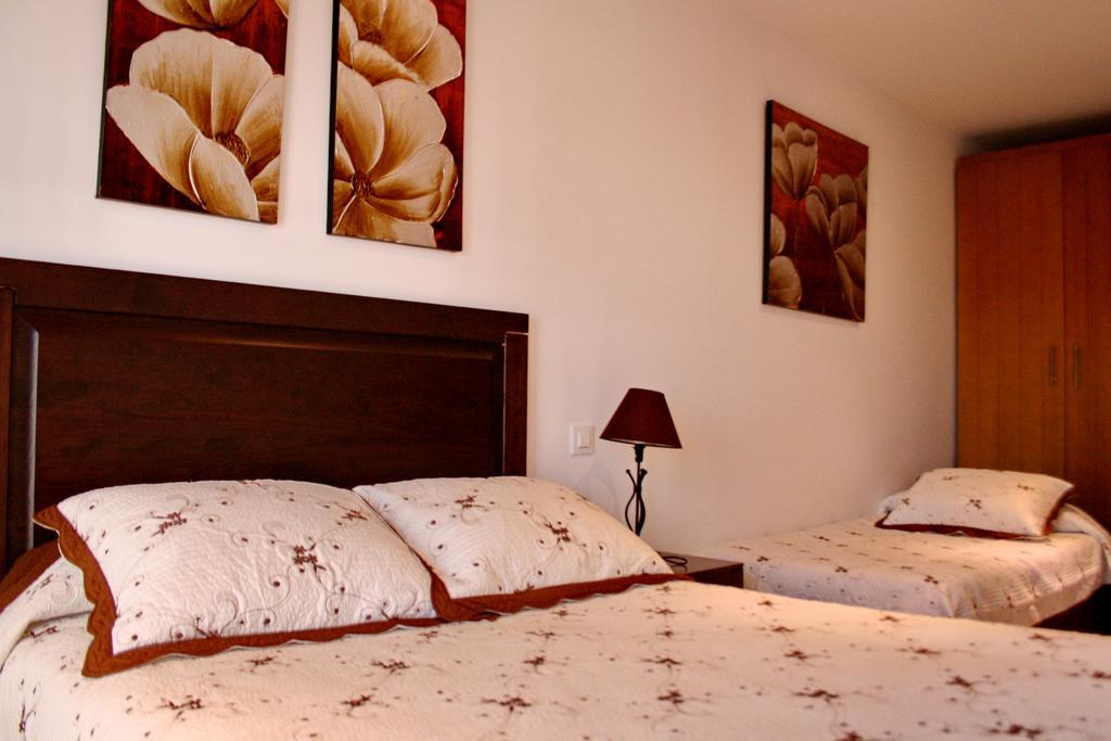 Apartamentos Turisticos Mirayuste Guadalupe  Dış mekan fotoğraf