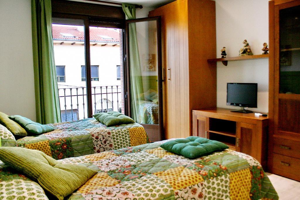 Apartamentos Turisticos Mirayuste Guadalupe  Oda fotoğraf