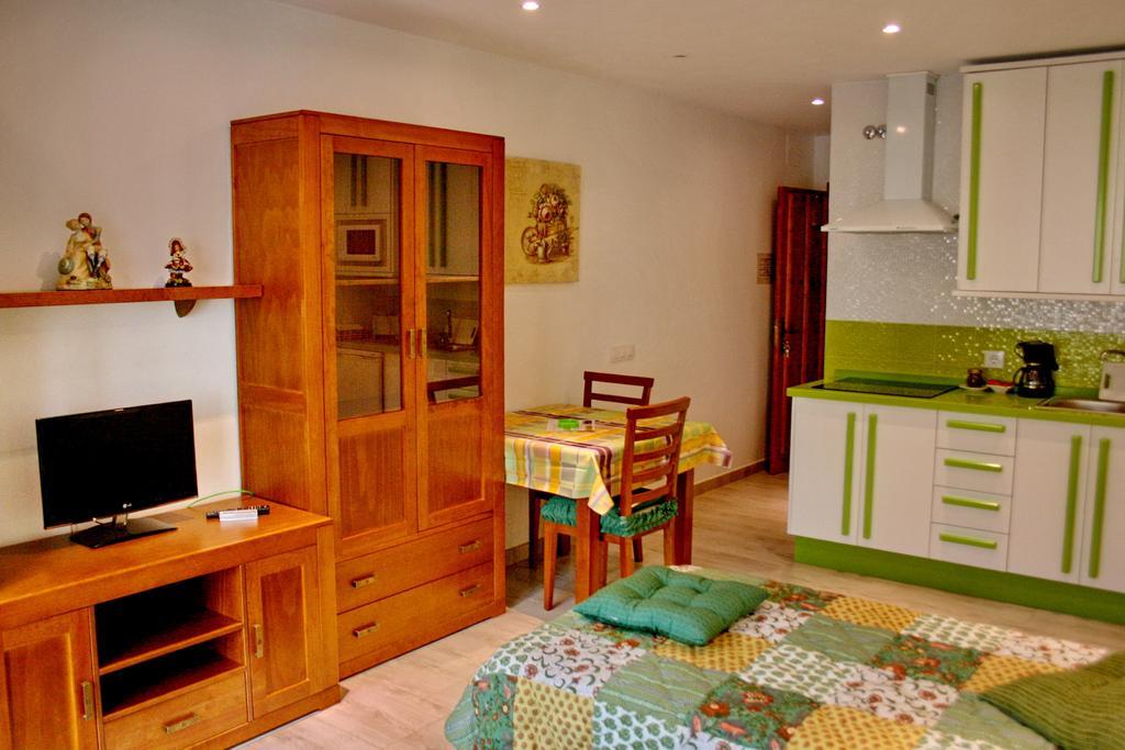 Apartamentos Turisticos Mirayuste Guadalupe  Oda fotoğraf