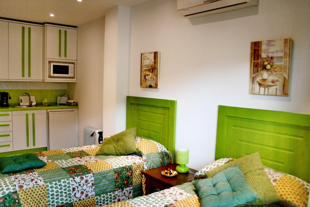 Apartamentos Turisticos Mirayuste Guadalupe  Oda fotoğraf