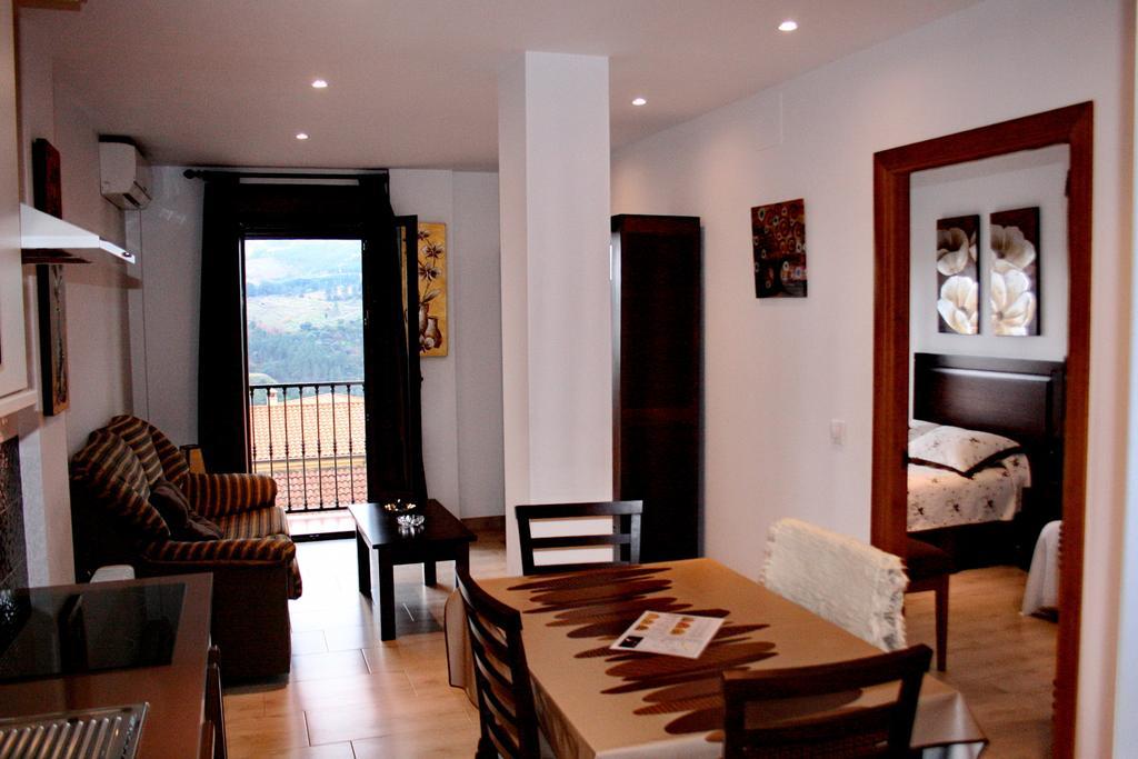 Apartamentos Turisticos Mirayuste Guadalupe  Dış mekan fotoğraf