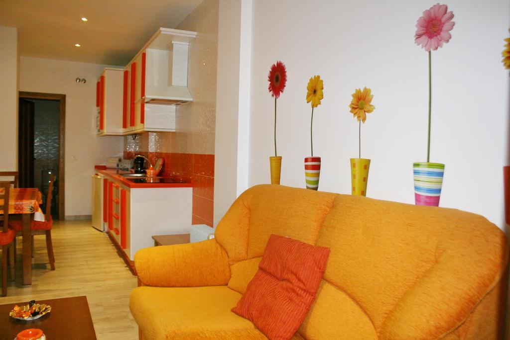 Apartamentos Turisticos Mirayuste Guadalupe  Oda fotoğraf