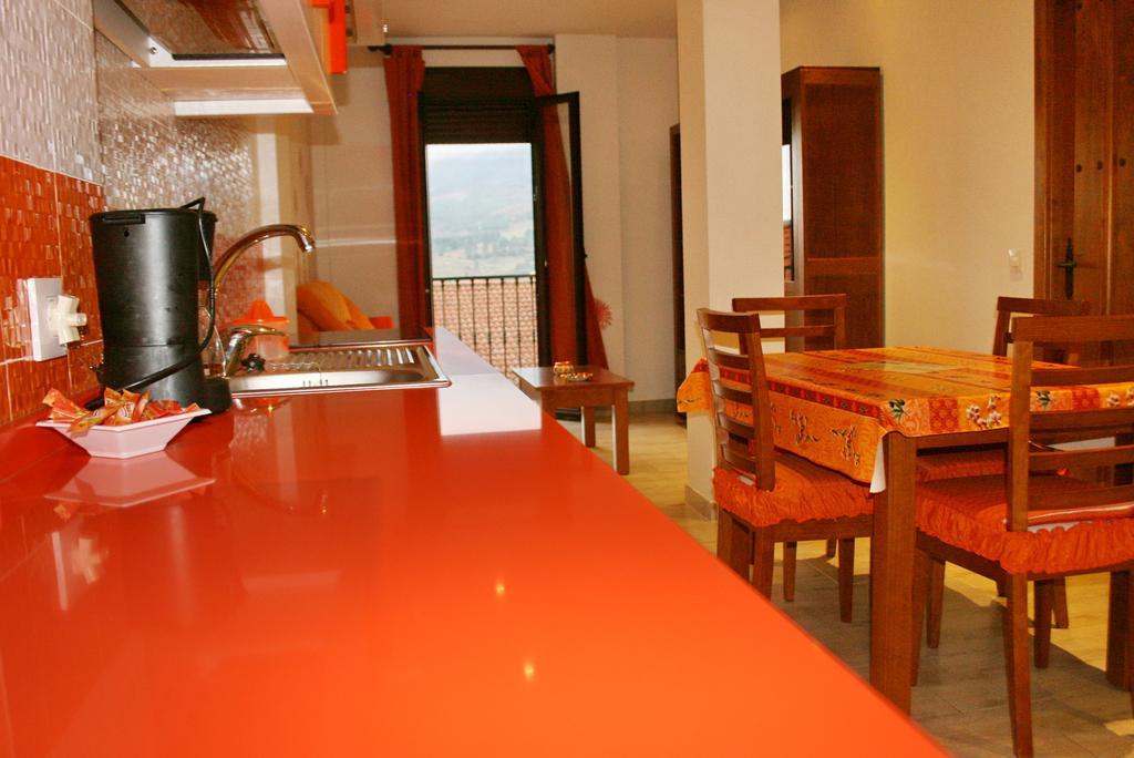 Apartamentos Turisticos Mirayuste Guadalupe  Oda fotoğraf