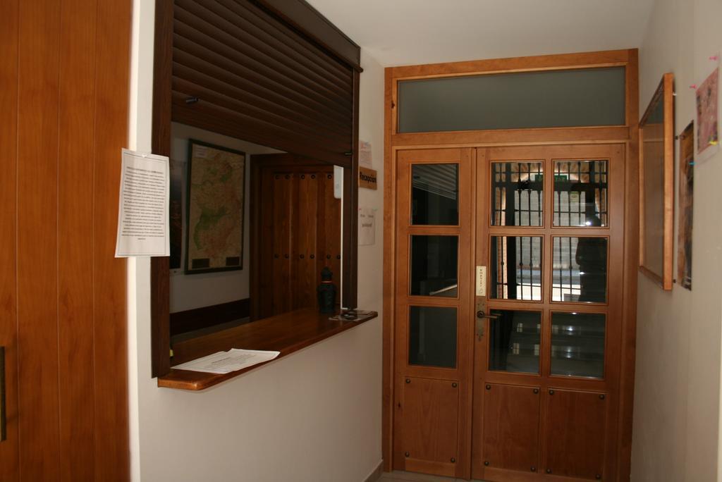 Apartamentos Turisticos Mirayuste Guadalupe  Dış mekan fotoğraf