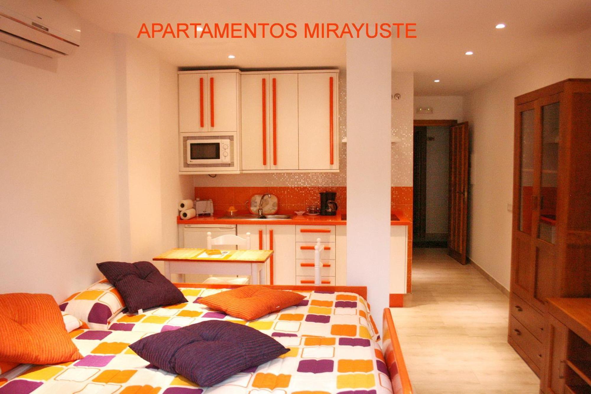 Apartamentos Turisticos Mirayuste Guadalupe  Oda fotoğraf